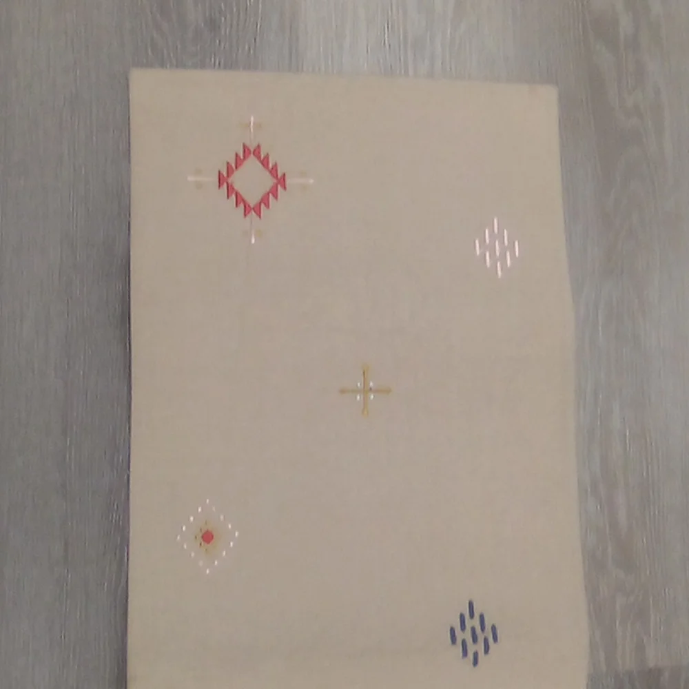 Table Runner Embroidered Aztec Print - Picture 8 of 13